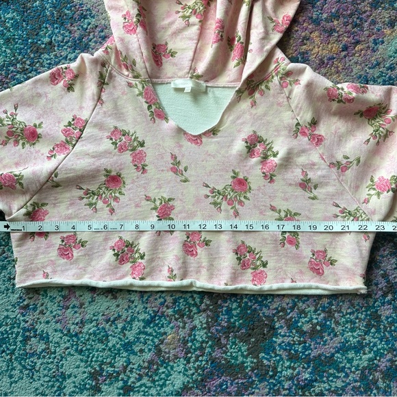 💕LoveShackFancy Cropped Hoodie 💕 - Picture 12 of 16